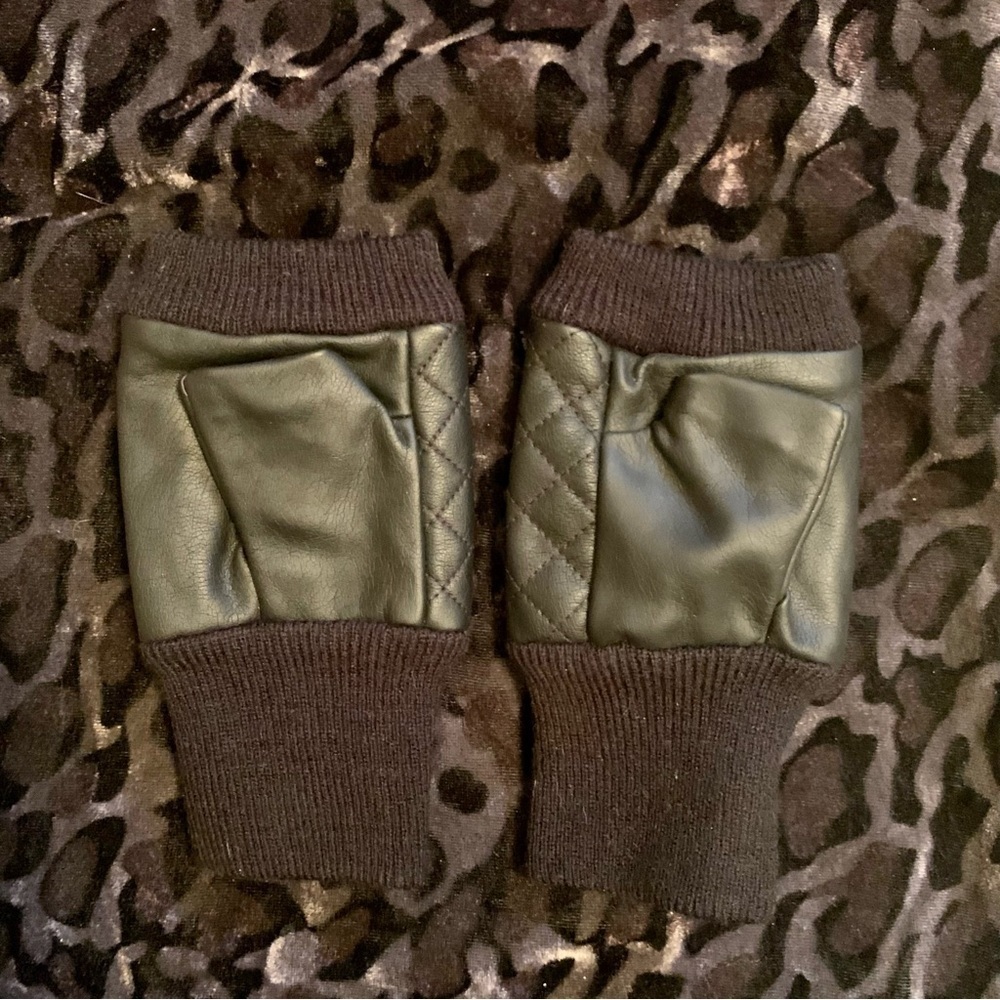 ❄️ ☃️ Winter Bundle - 2 Pairs of Gloves & a Boho Headband 🧤 🛷 - Picture 10 of 11